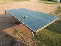 PING PONG TABLE