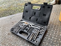 Tap and die metric set with plastic case
