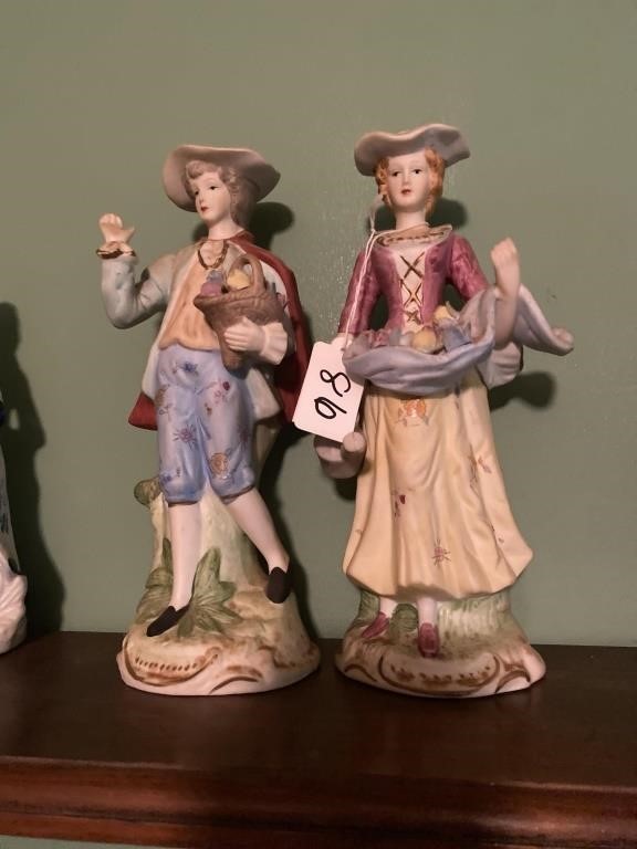 Porcelain figurine set