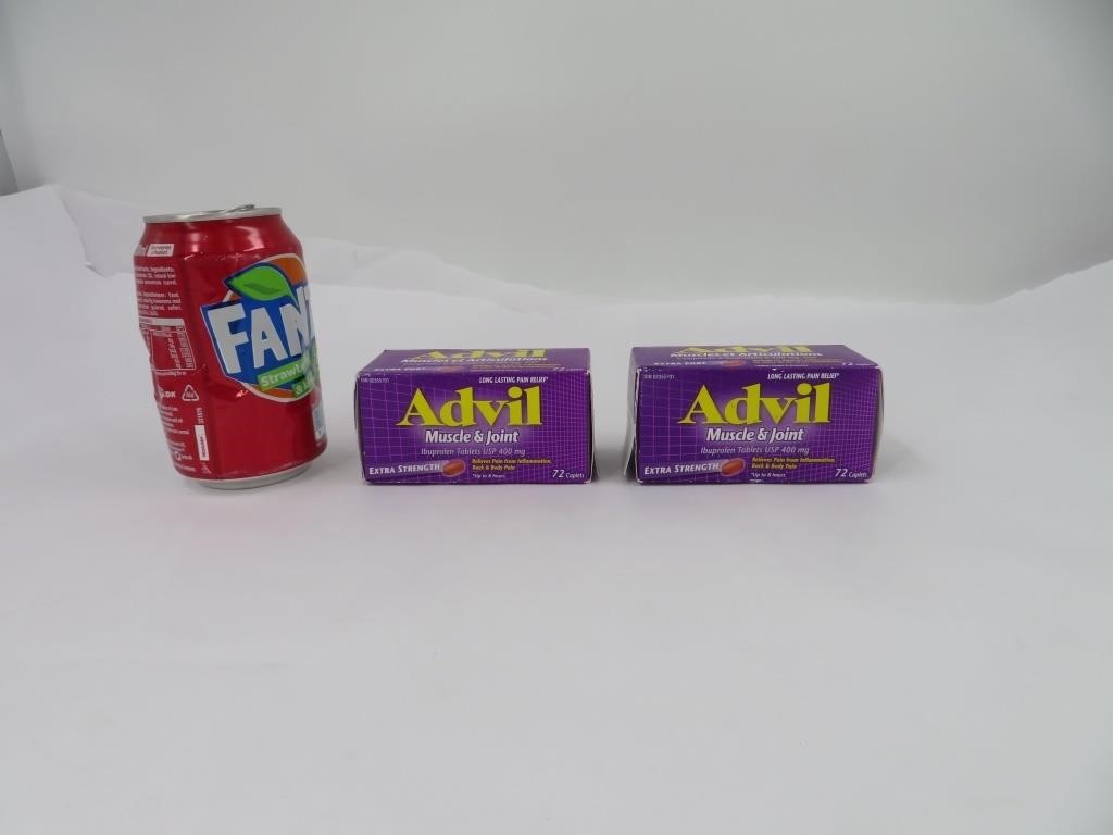 2 boites de comprimés Advil