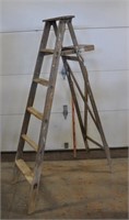 6ft wooden ladder, see pics
