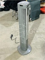 Seville Classic upright fan w/ remote