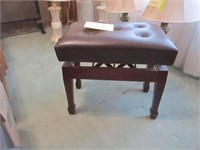 Adjustable height piano bench,