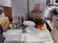 Mixed Kitchen Items Lot-Plastic Cups, Bakeware