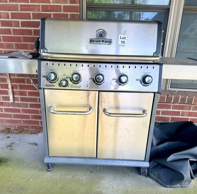 Broil King Baron Gas Grill includes cover and
