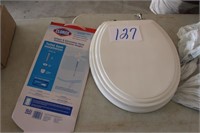 NIB CLOROX TOILET SEAT FOR ROUND BOWL