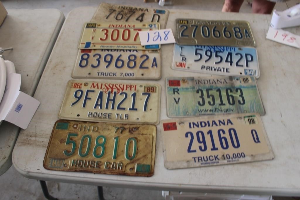 LICENSE PLATE LOT, 1 UNUSUAL