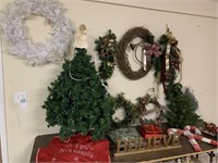 MISC LOT OF HOLIDAY/CHRISTMAS DECOR