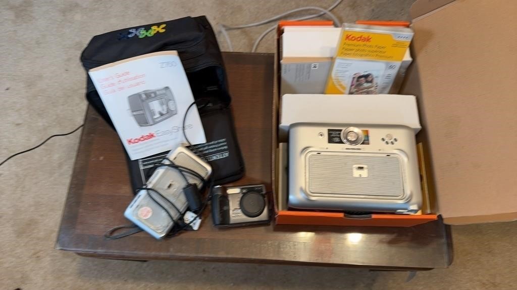 KODAK EASYSHARE CAMERA W/ BASE & MORE