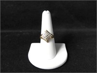 10K GOLD AND DIAMOND CHIP RING - SIZE 8 1/2