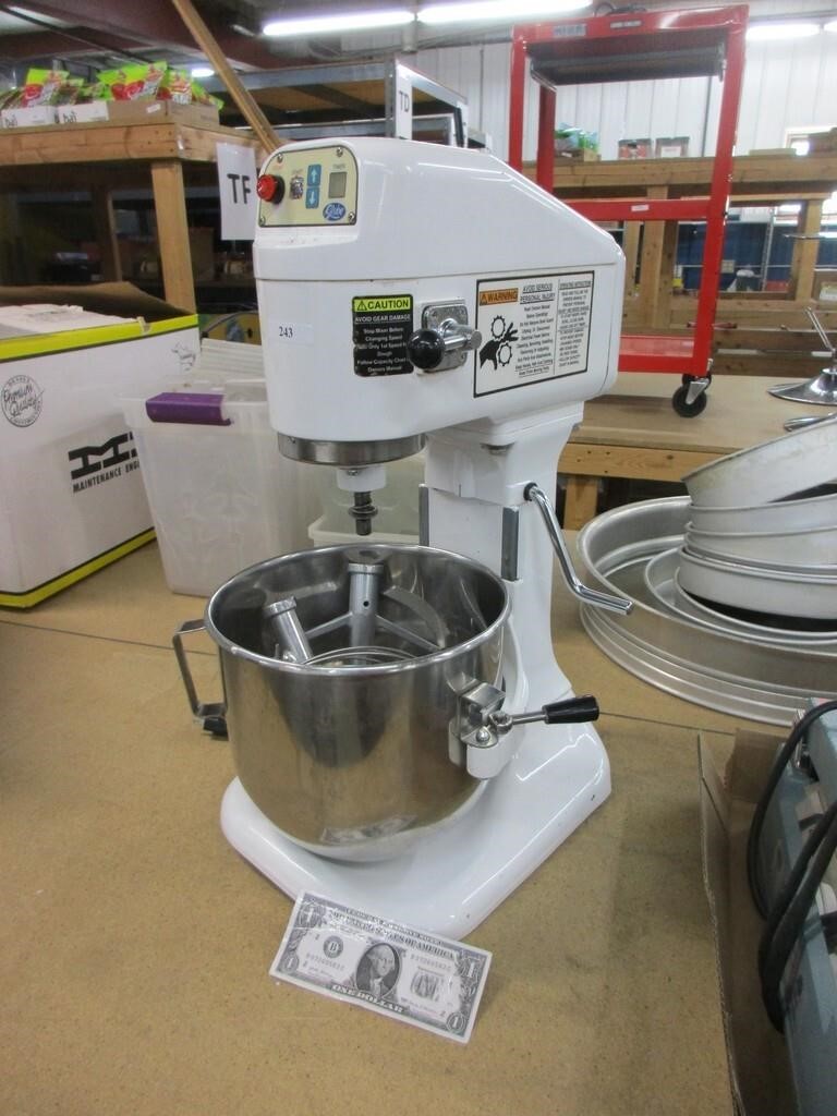 Nice globe mixer, and attachments, works