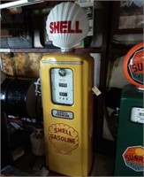 Shell gasoline pump. Glass globe. Tokheim.