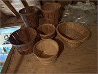 6 vintage baskets