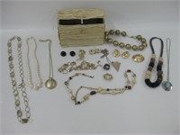 Lidded Grass Box w/ Assorted Jewelry