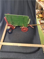 Wooden Wagon Figure Décor