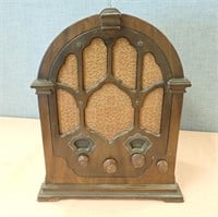 RCA VICTOR WOOD CASED RADIO, TUBES, 16" HIGH