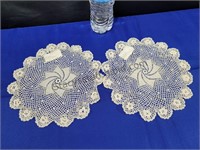 2 Doilies 9 Inch