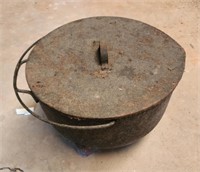 Vintage cast iron kettle pot 12" diameter 7.5"