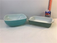 Pyrex Green & 2.5 qt Blue Dishes