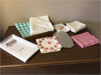 Paper, vinyl, & cloth table coverings, towels
