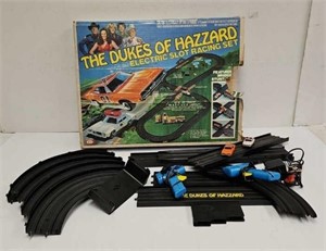 Ideal Dukes of Hazzard HO Slot Car Set w/2 Cars