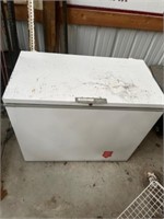 Signature 2000 Chest Freezer 10.3 Cu. Ft.