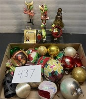 Vintage Christmas lot; ornaments & more