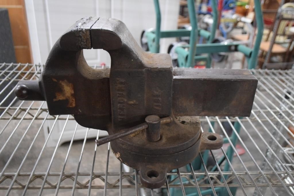 Large Mercury Table Vise