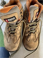 Alpine design boots 9 1/2