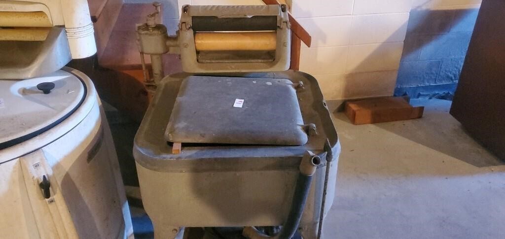 Vintage maytag wringer washer