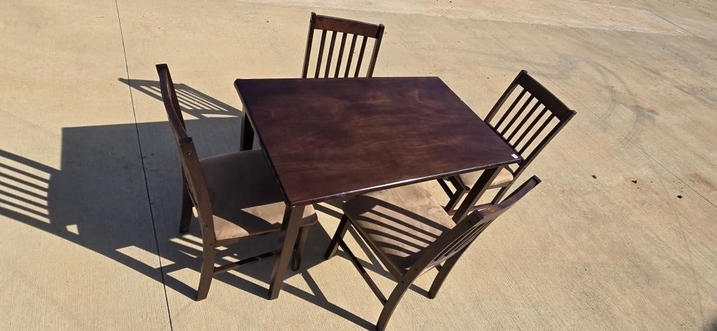 Dinette Table with 4 Chairs, 2 of the chair