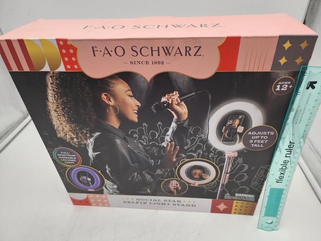 NEW FAO Schwarz Social Star Selfie Light Stand