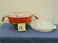 Pyrex Casserole w/ Lid On Stand & Divided -