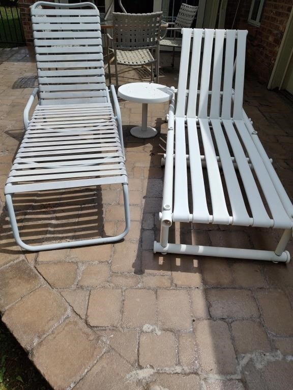 2 Lounge Chairs & Table