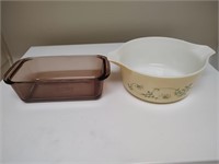 2 Pyrex Dishes