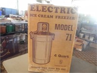 Richmond Cedar Works MFG Model 71 Elec. Ice Cream