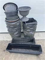 Lot of plastic garden pots