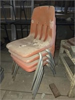 Lot of 6 plastic chairs as is