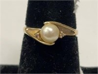 14K Solid Gold Ring w/ Pearl & Diamonds