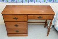 YOUNG HENKLE MAPLE STUDENT DESK