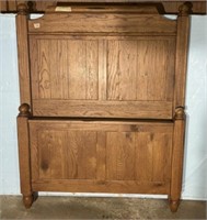 20th Century Traditional Canon Ball Oak Twin Bed