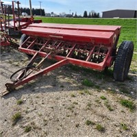 IH 16 Run DD Seed Drill w grass and dry