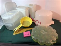 Assorted plastic ware