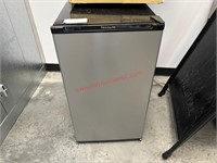 MEDIUM SIZED 'DORM FRIDGE' - NICE