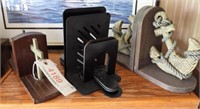 Several pairs of bookends: ships anchor,