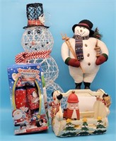 Christmas Décor Lot Snowmen, Nesting dolls, Pengui