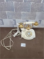 Vintage phone in good condition