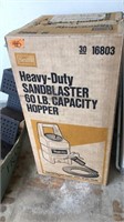 HEAVY DUTY SANDBLASTER 60LB CAP