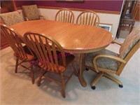 Nice oak dining table (8 chairs, 2 leaves)