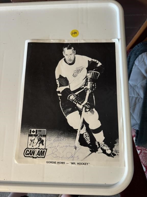 AUTOGRAPHED GORDIE HOWE PICTURE